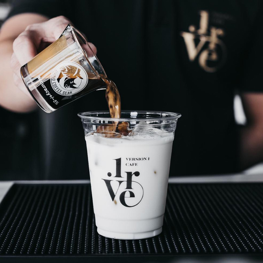 Version 1 Café  · Branding · Saudi Arabia - eje