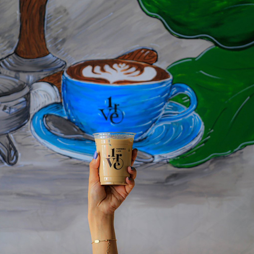 Version 1 Café  · Branding · Saudi Arabia - eje