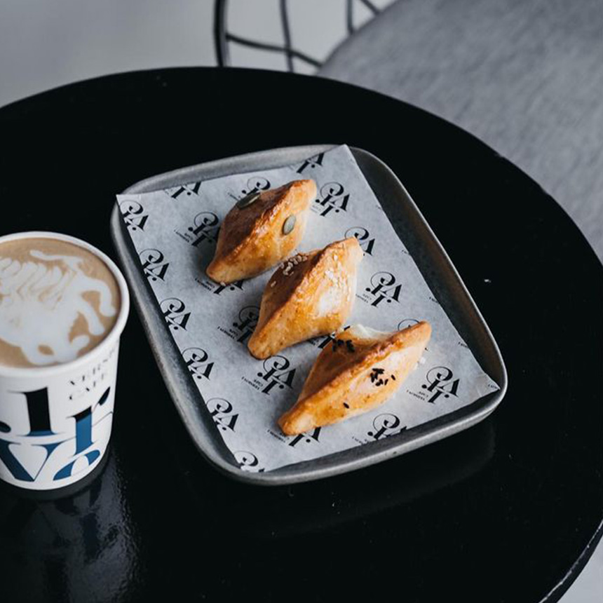 Version 1 Café  · Branding · Saudi Arabia - eje